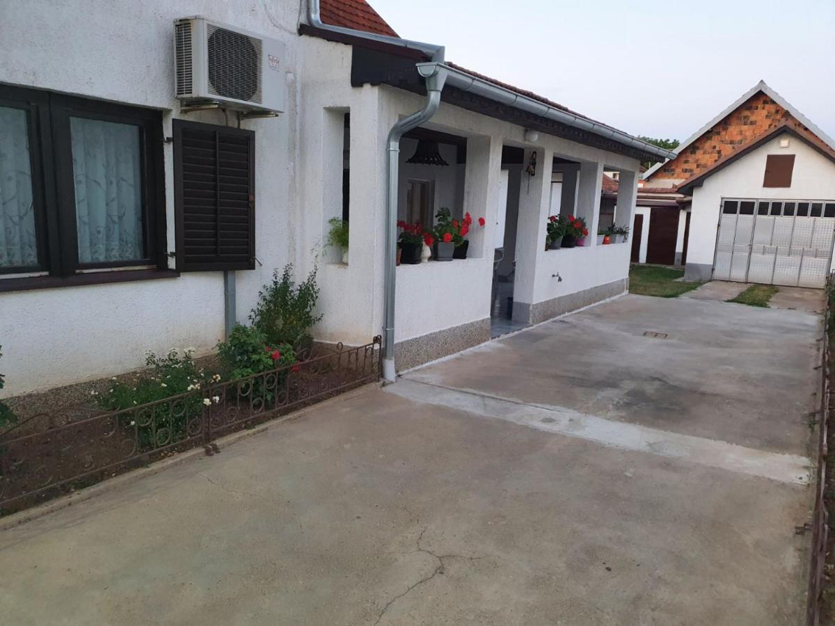 Royal Rose Smestaj Bela Crkva  Exterior photo